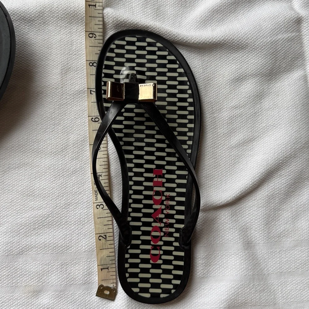 Coach Landon Jelly Thong Sandals With Gold Metal Bow Size 7 - Picture 3 of 10